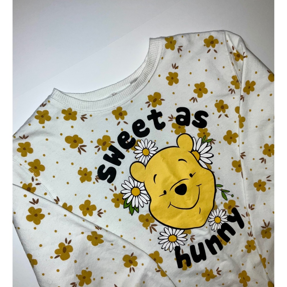 Disney Winnie the Pooh Sweet As Hunny Floral Sweatshirt Womens Medium White MD